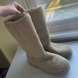 Tall beige uggs. Condition: used